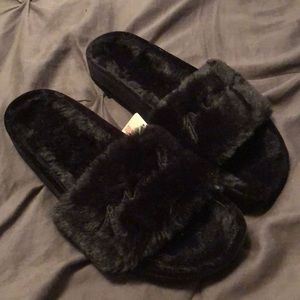 Black fuzzy VS pink slides